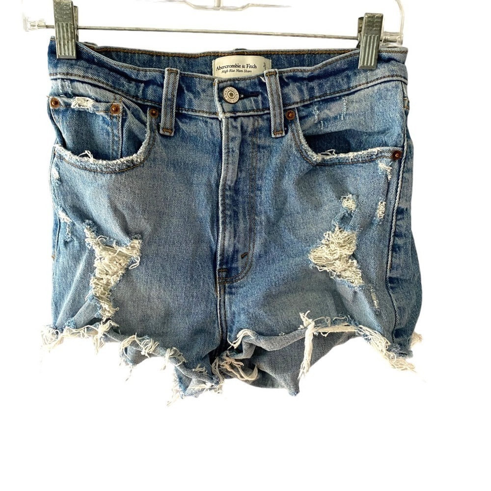 Abercrombie & Fitch High Rise Mom Short Curve Love Distressed size 2‎